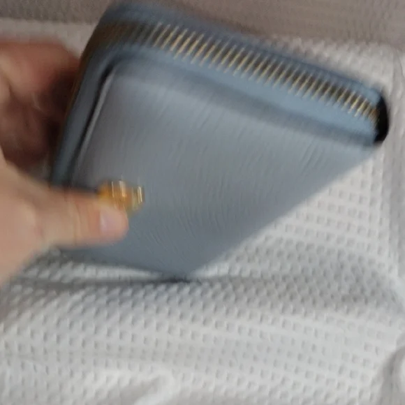 Michael Kors Large Pebbled Light Blue Leather Continental Wallet - Picture 6 of 12